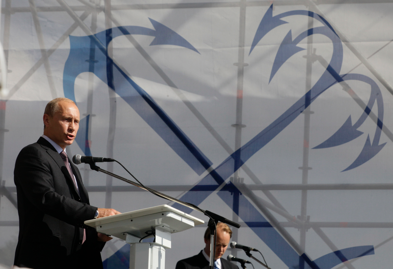 Illustration for article titled Why These Powerful French Assault Ships Might End Up In Putin's Hands